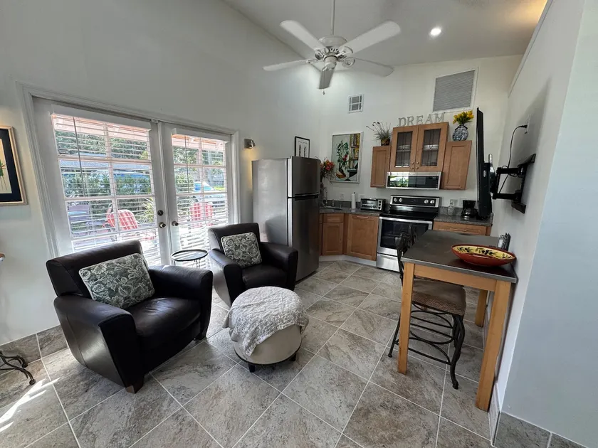 New Studio Full Kit Qbed new bath patio furn - Image 1