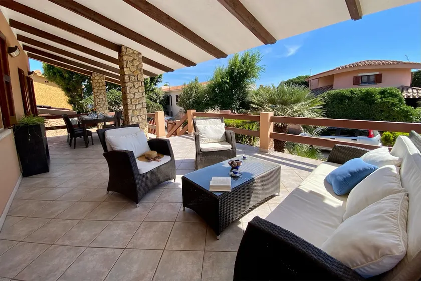 Villa with Large Terrace for Groups and Families - Image 1