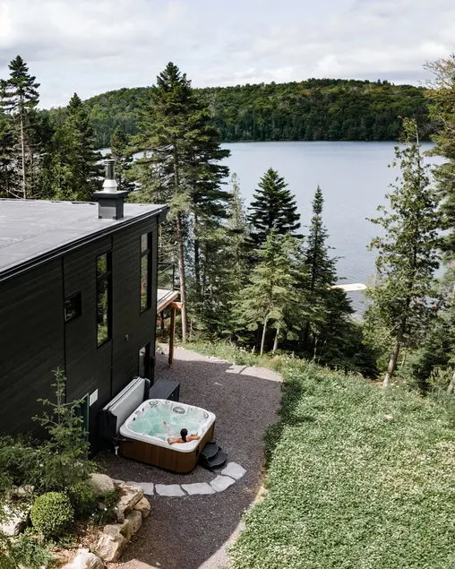 Luxury waterfront chalet with fireplace, dock, quiet lake & hot tub - Image 1