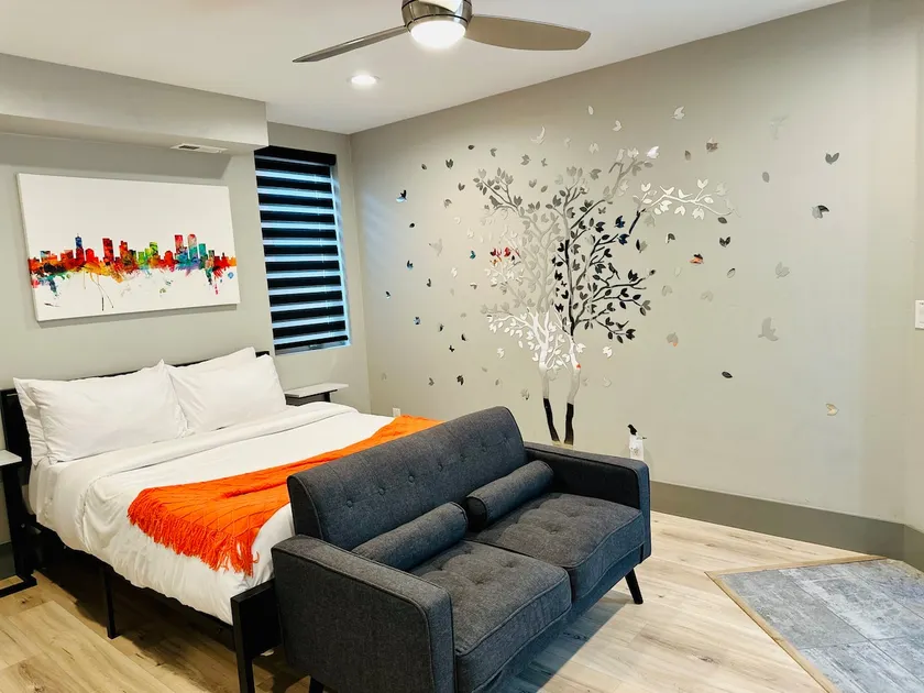 Modern Studio - Walk to Dining, Music & Downtown - Image 1