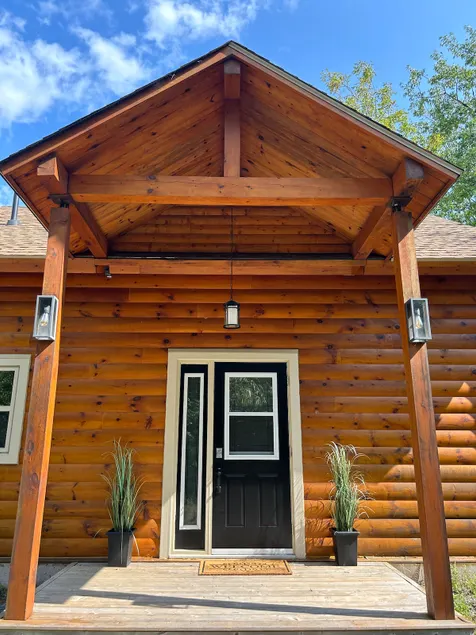 Log cabin in Wentworth, w wood stove & hot tub - Image 1