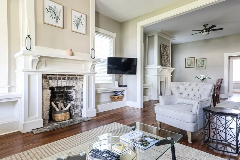 Gorgeous Historic Suite, Steps from Forsyth Park! - Image 1