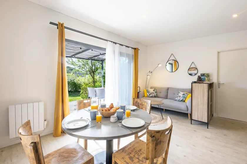Cozy house, beaches within walking distance, Presqu'île de Ruhys - Image 1