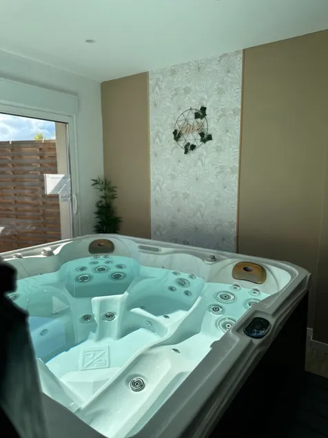 Victory Lodge spa - Image 1