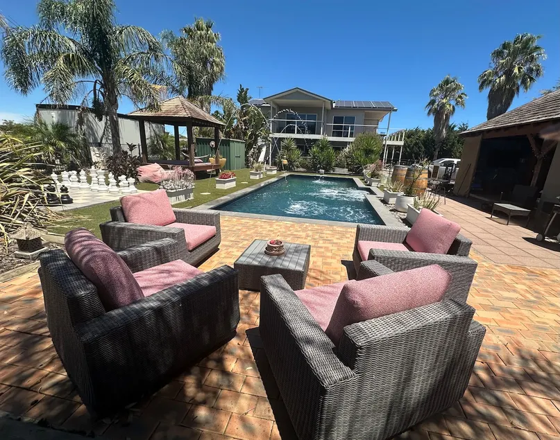 Activities delight. Pool, massage & games - Image 1