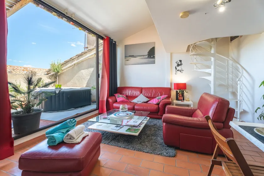 Cozy guest studio with private terrace & Jacuzzi - Image 1