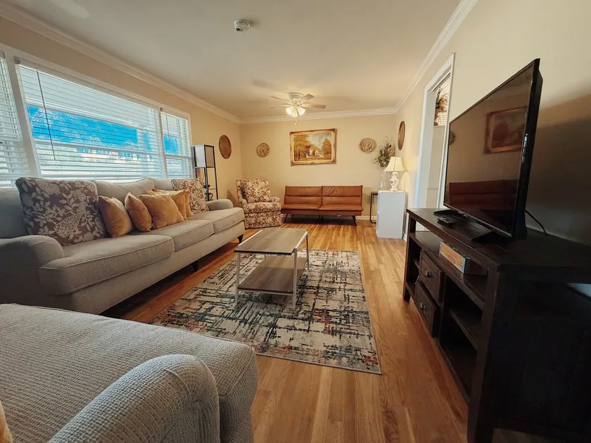 Spacious Pet-Friendly 3BR Home — Bonus Gift Card - Image 1