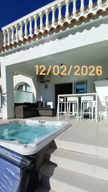 Beach 500 m away, private mooring, hot tub - Image 1