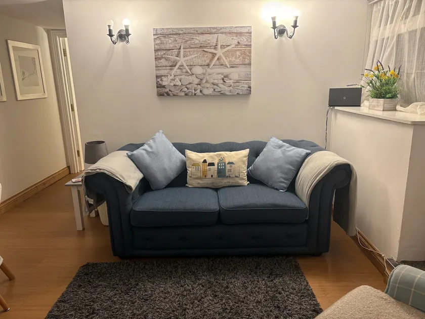 Seaton, Devon, two bed apartment, just off the sea front. - Image 1