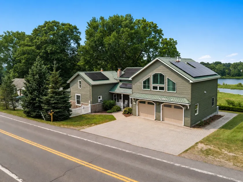 Salmon River View! | Sleeps 12, Bar + Grill - Image 1
