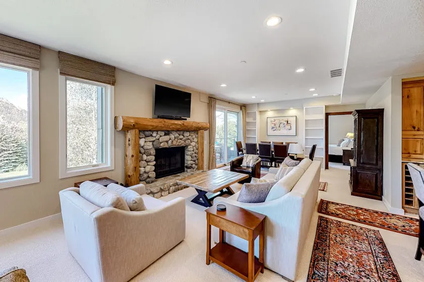 Remodeled 3BR Mountainview 2nd-Floor | Balcony - Image 1