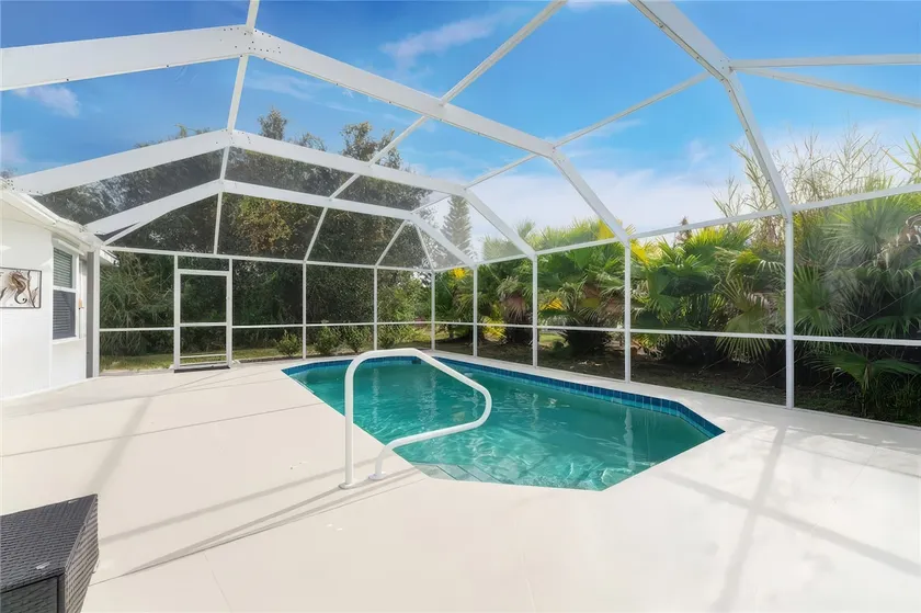 CHARMING FLORIDA GETAWAY 3BDR HOME WITH A POOL - Image 1