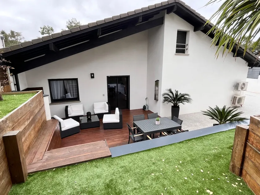 Charm and Comfort 400 m from the ocean - Image 1