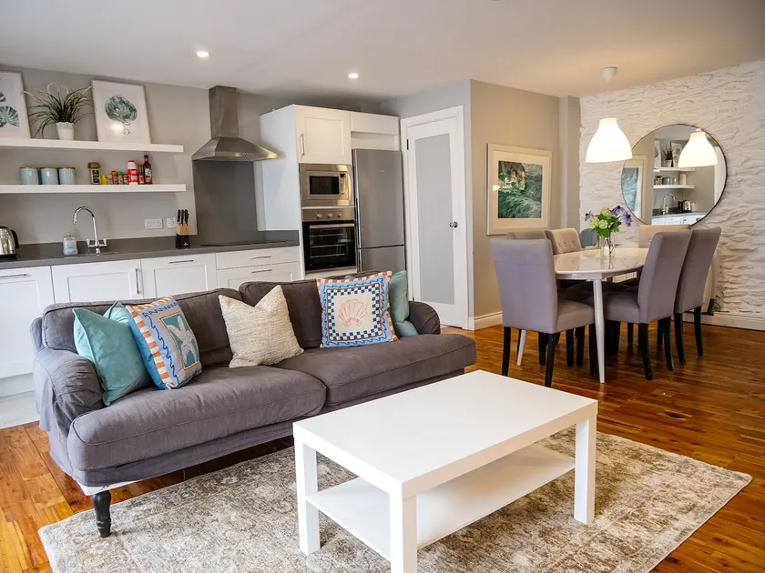 Dingle Town Center Apartment - Image 1