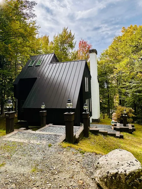 Sunny Mtn Chalet w/Hot Tub, Sauna & Hiking Trails - Image 1