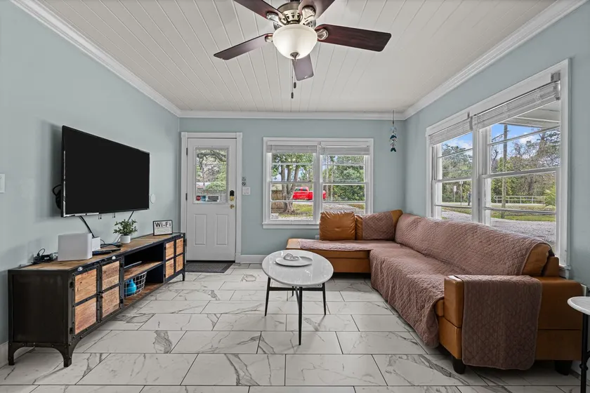 Coastal Cabana~Sleeps 6~.7 from Beach~Pets Ok - Image 1