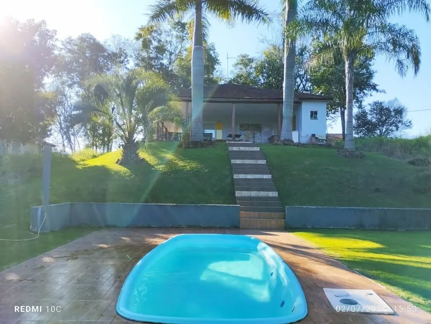 House with a beautiful and spacious gurmed area - Image 1
