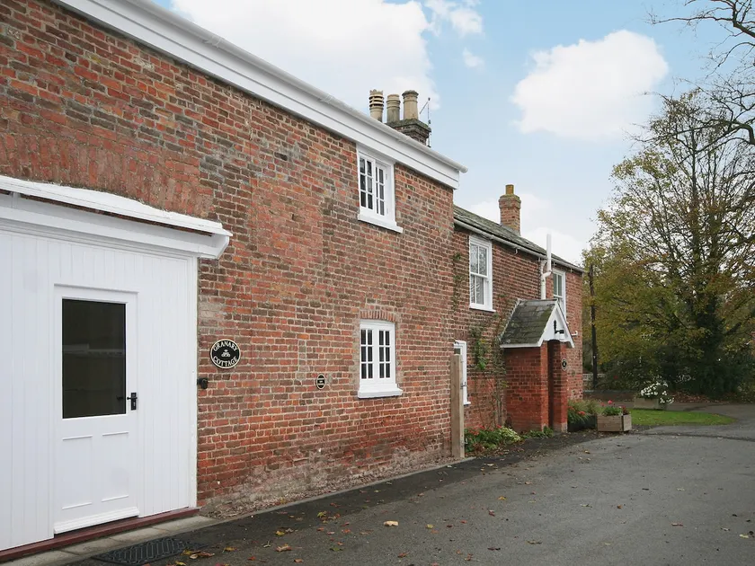 Salters Cottage - E5045 - Image 1