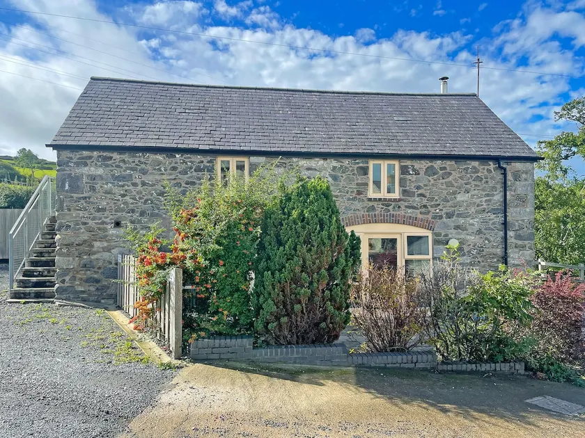 The Coach House - Hw7593 - Image 1
