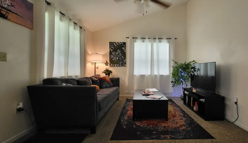 Cozy Downtown Hideaway with Butterfly Garden. - Image 1