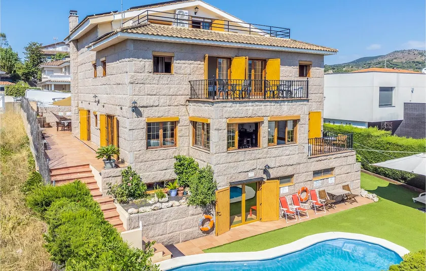 Amazing Home In Alella - Image 1