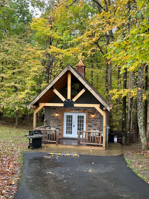 Campfire Retreat with outdoor hot tub under the stars and WiFi  - Image 1