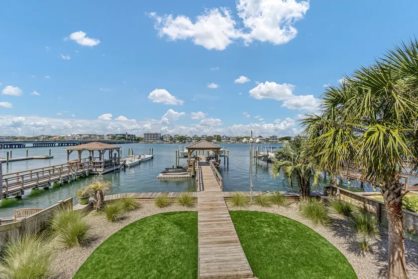 8 Channel Ave A - Perfect location with sound front views. Sleeps 10. - Image 1