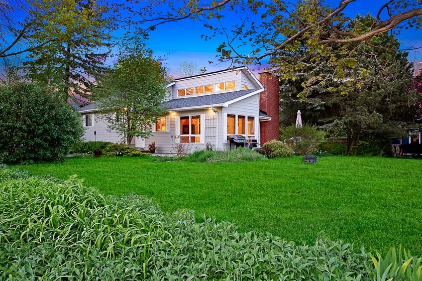 COTTAGE ON LAKE SIMCOE -4 BEDROOMS /2WSHRMS - Image 1