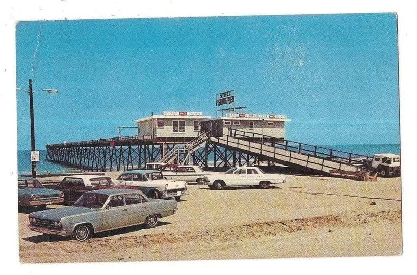 616.A Coastal 1BR Beachside Stay w/ Hot Tub & Yard - Image 1