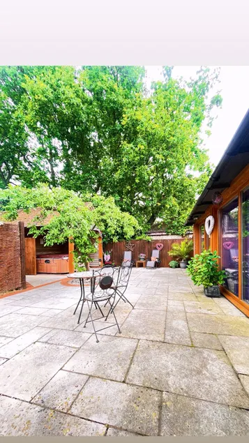 The Retreat, A relaxing getaway for couples - Image 1