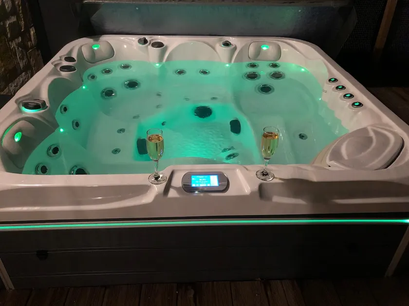 My Relaxation Break, Léaly Cottage with Private Spa, A/C - Image 1