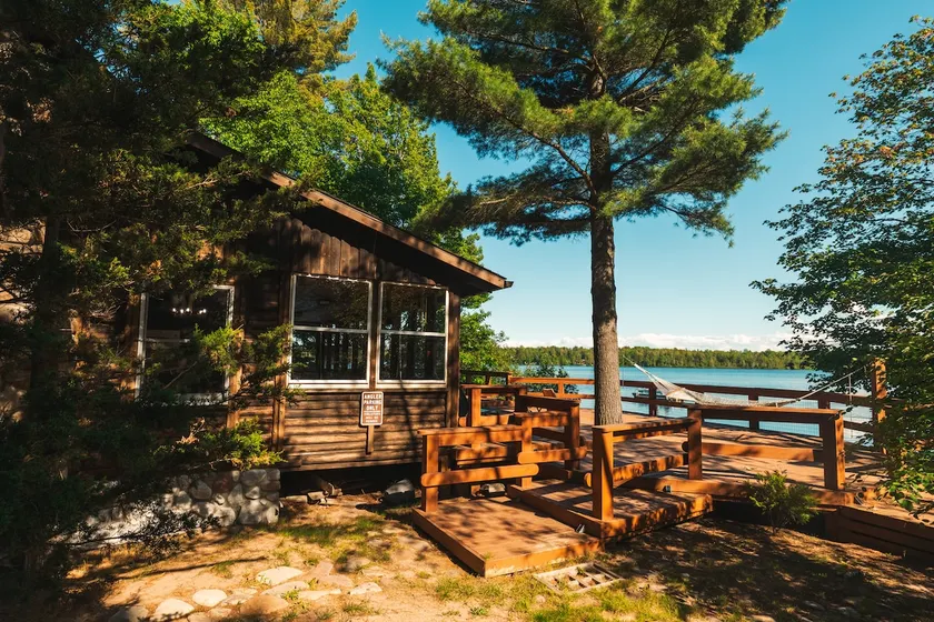 Life's a Hoot cabin on Lake Kawbawgam - Image 1