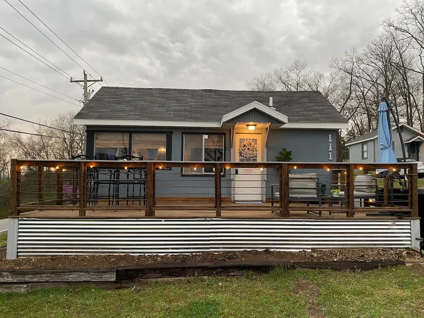 ”Lake House” themed cabin. Remodeled 2021! - Image 1