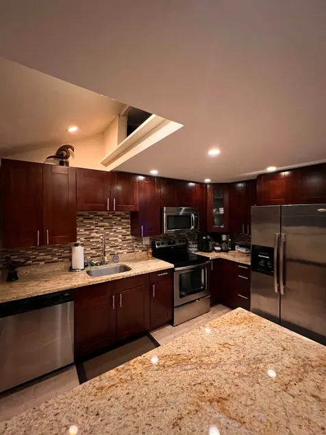 Contemporary MIL Apartment with private patio - Image 1