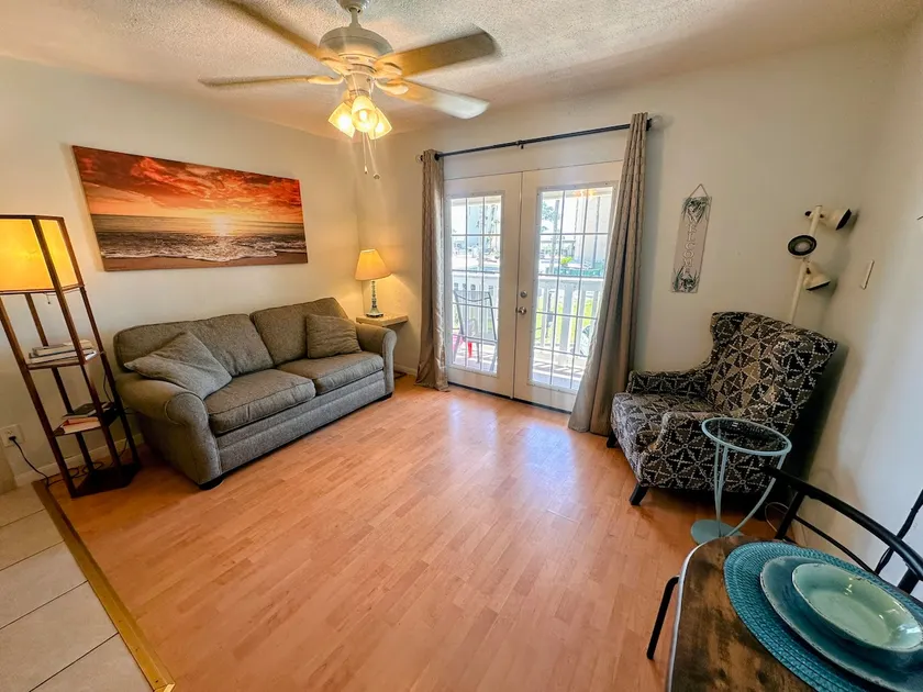Summer Breeze beachfront condo sleeps max 6 - Image 1