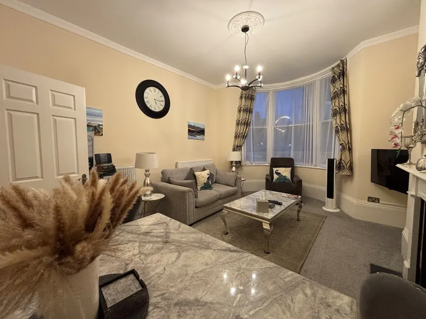 Moat Stays Victorian, Sea View! - Image 1