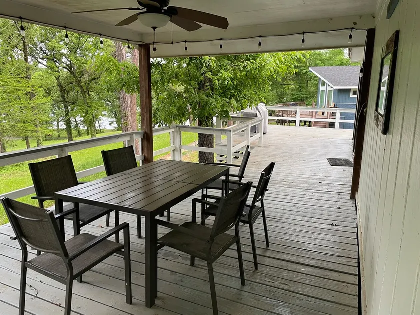 Lakeside Lake Cypress Springs: Firepit & Deck - Image 1
