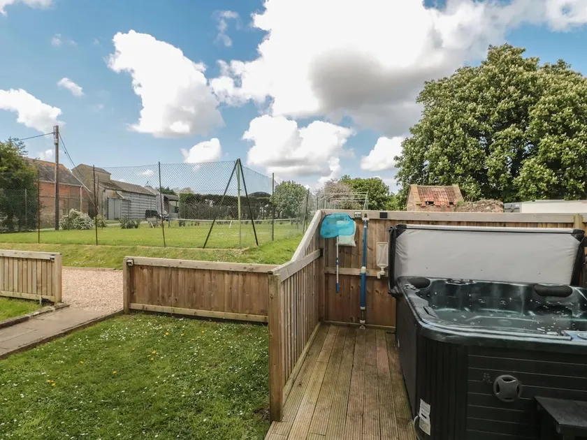 Countryside Annexe, with hottub, sleeps up to 4 - Image 1