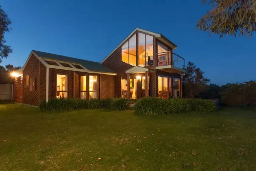 Illangi Beach Retreat - Image 1
