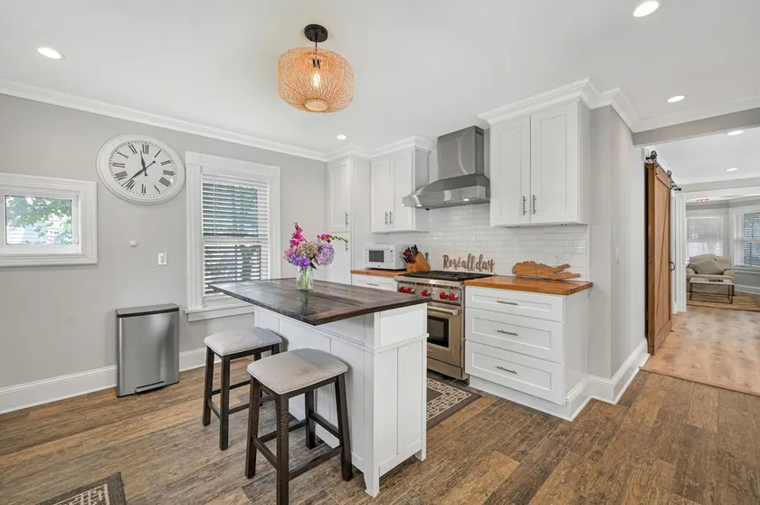 Walk to town, Greenport Village 1st floor apt - Image 1