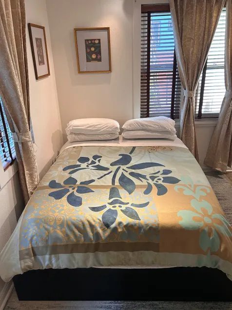 Studio + pvt bath, kitchenette (no cleaning fee) - Image 1