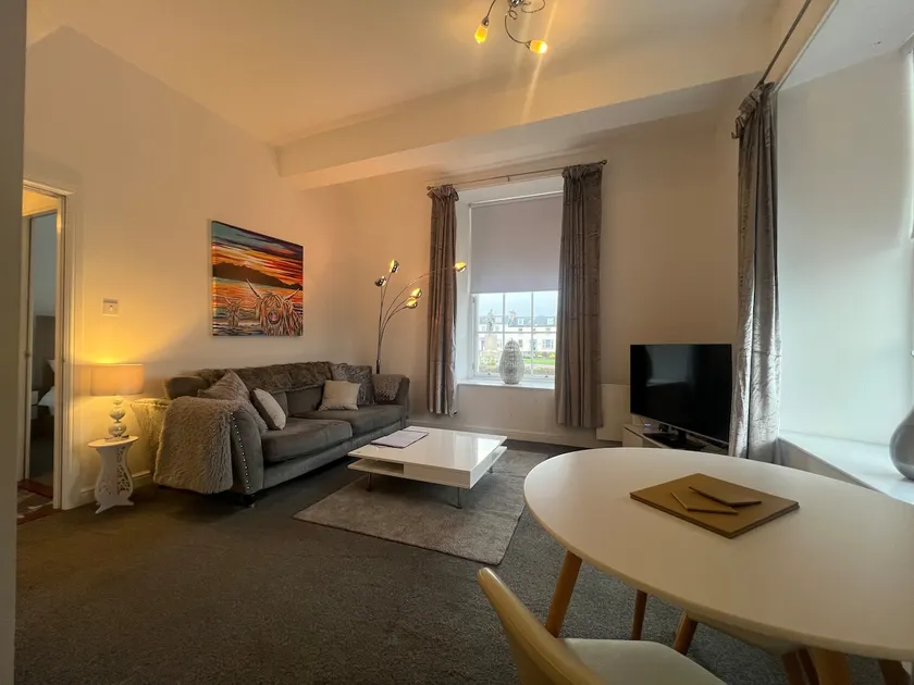 Ayr Cozy Corner Apartment - Image 1