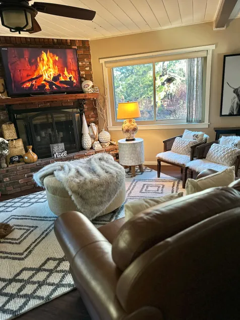 Walk to Lake, Pool, Hike & Town! Mountain Views! - Image 1