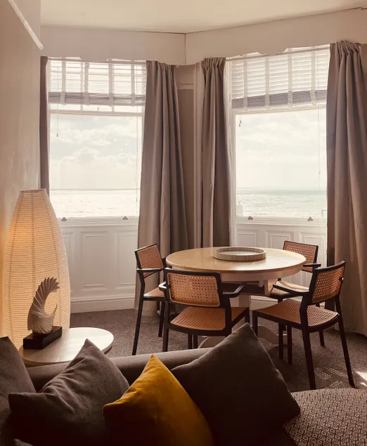 2 Bedroom Flat With Stunning Sea View - Image 1