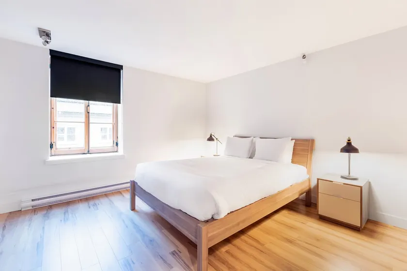 1 Bedroom Apartment Queen Bed - Lofts St-Paul - Image 1