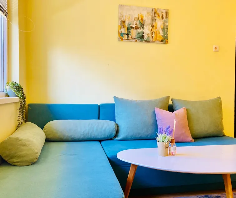 Sunny Central Apartment for 4 Guests 2 minutes from High Street - Image 1