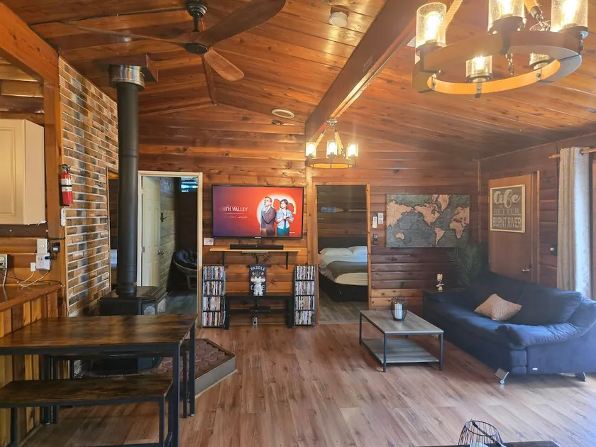 Rustic River Front Cottage Cozy*Fireplace*Hot Tub* - Image 1