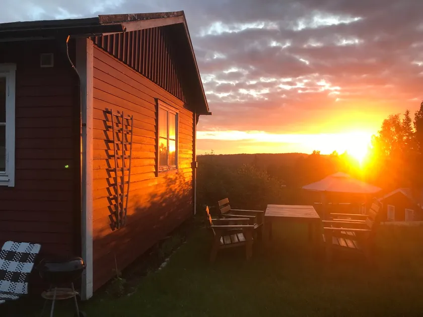 Cozy Hilltop Cottage With Fantastic View - Image 1