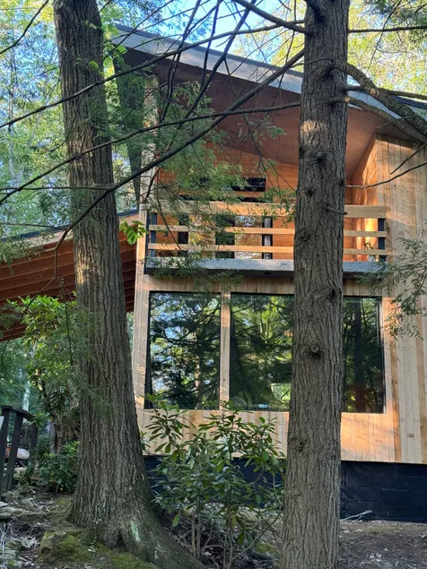 Laurel Mt. Creekside Chalet with private island - Image 1