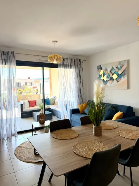 2 bedrooms in a luxury waterfront residence - Image 1